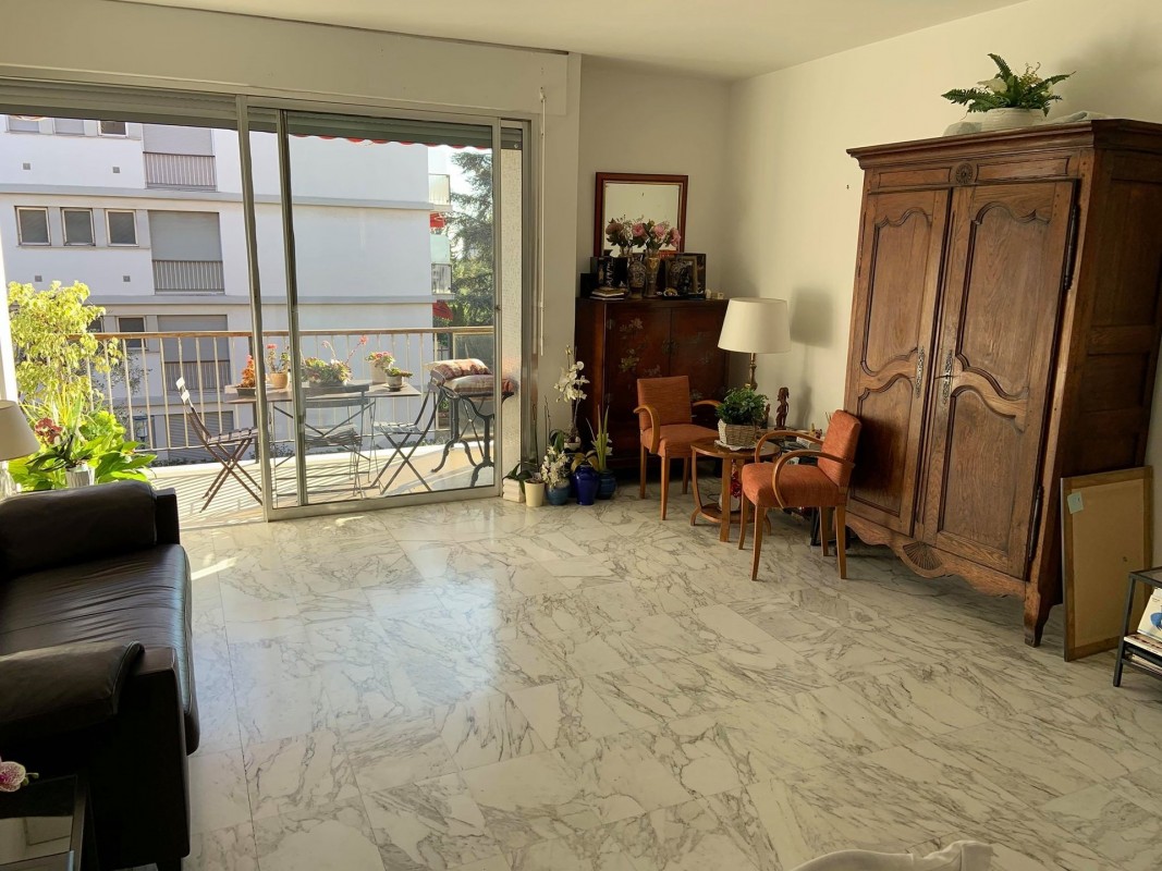 Uthyres lägenhet i Nice Frankrike Alpes Maritimes. Långtidsuthyrning möblerad eller omöblerad lägenhet. Uthyrning av en lägenhet i Nice 65m&#178; 2:a dubbel glas fönster, ligger mot öst, västläge, Frankrike 820 EUR 4.3.2020, 1707279. Ledig lägenhet att hyra i andra hand i Nice.
