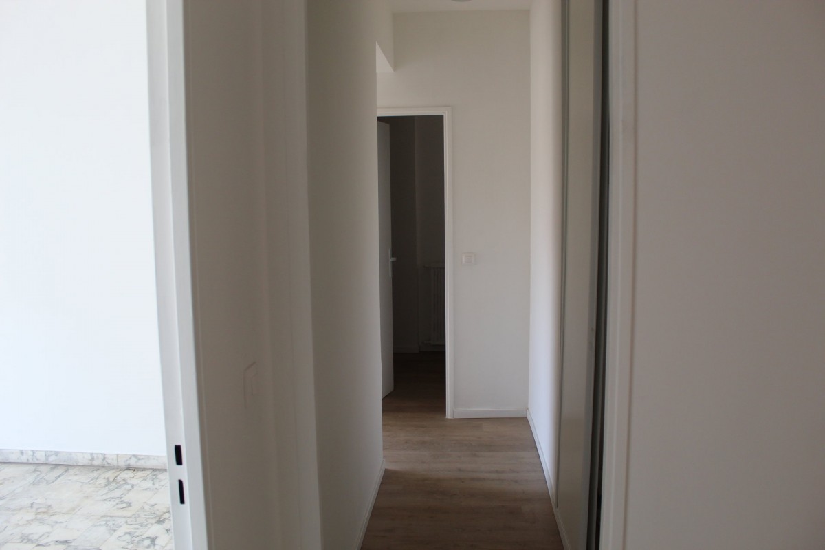 Uthyres lägenhet i Nice Frankrike Alpes Maritimes. Långtidsuthyrning möblerad eller omöblerad lägenhet. Uthyrning av en lägenhet i Nice 51m&#178; 2:a ligger mot öst, north orientering, sydlig riktning, västläge, Frankrike 900 EUR 4.3.2020, 1707287. Ledig lägenhet att hyra i andra hand i Nice.