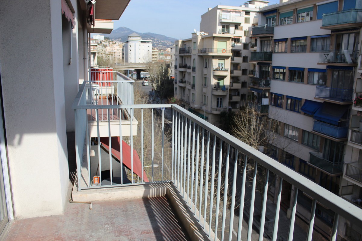 Uthyres lägenhet i Nice Frankrike Alpes Maritimes. Långtidsuthyrning möblerad eller omöblerad lägenhet. Uthyrning av en lägenhet i Nice 51m&#178; 2:a ligger mot öst, north orientering, sydlig riktning, västläge, Frankrike 900 EUR 4.3.2020, 1707287. Ledig lägenhet att hyra i andra hand i Nice.