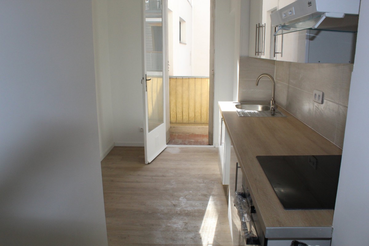 Uthyres lägenhet i Nice Frankrike Alpes Maritimes. Långtidsuthyrning möblerad eller omöblerad lägenhet. Uthyrning av en lägenhet i Nice 51m&#178; 2:a ligger mot öst, north orientering, sydlig riktning, västläge, Frankrike 900 EUR 4.3.2020, 1707287. Ledig lägenhet att hyra i andra hand i Nice.