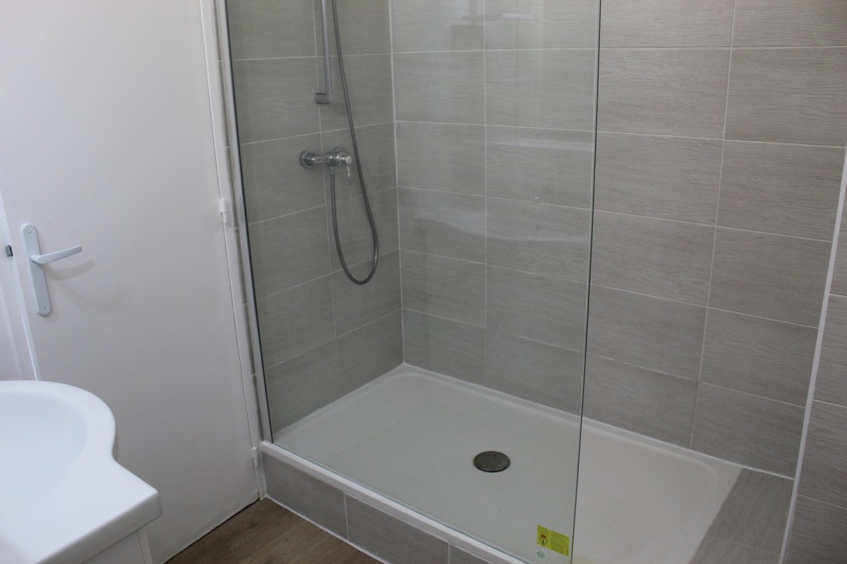 Uthyres lägenhet i Nice Frankrike Alpes Maritimes. Långtidsuthyrning möblerad eller omöblerad lägenhet. Uthyrning av en lägenhet i Nice 51m&#178; 2:a ligger mot öst, north orientering, sydlig riktning, västläge, Frankrike 900 EUR 4.3.2020, 1707287. Ledig lägenhet att hyra i andra hand i Nice.