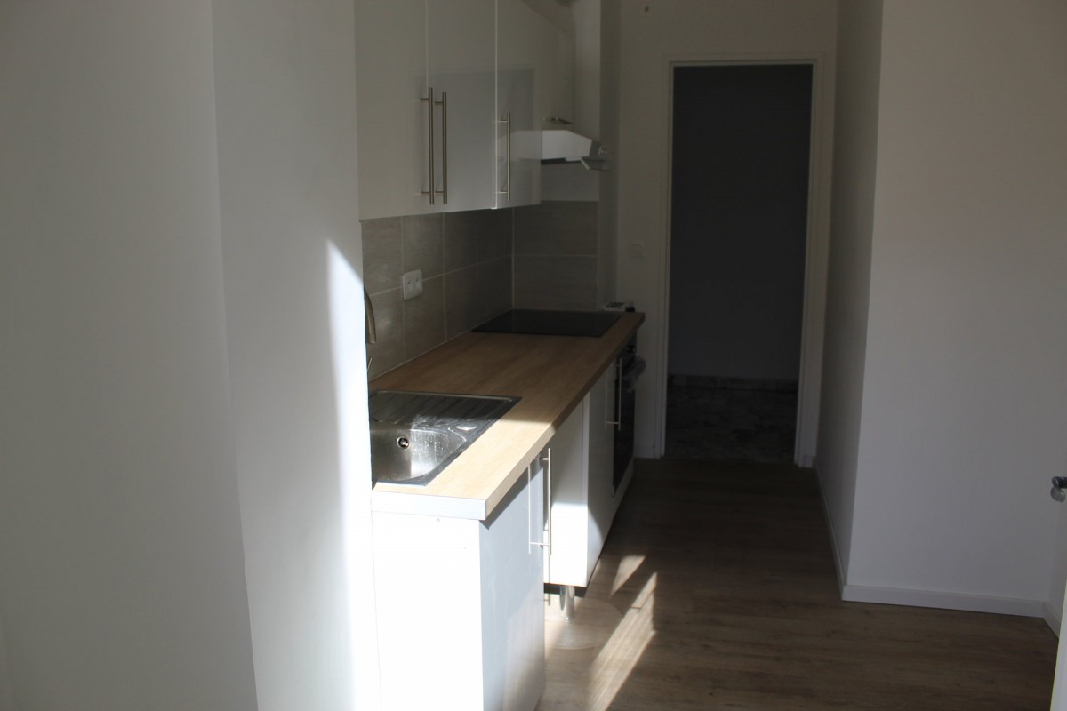 Uthyres lägenhet i Nice Frankrike Alpes Maritimes. Långtidsuthyrning möblerad eller omöblerad lägenhet. Uthyrning av en lägenhet i Nice 51m&#178; 2:a ligger mot öst, north orientering, sydlig riktning, västläge, Frankrike 900 EUR 4.3.2020, 1707287. Ledig lägenhet att hyra i andra hand i Nice.