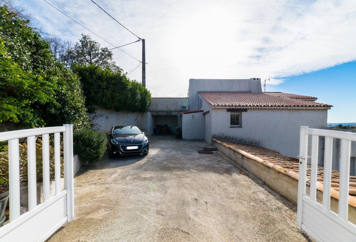 For sale Apartment 74m&#178; in Cagnes sur Mer Alpes Maritimes. Apartment, 2 bedrooms, double pane windows, fireplace, air conditioning, terrace, north oriented, south oriented, sea views. Price to Buy a Apartment is 405000 EUR. In Cagnes sur Mer for sale Apartment. Apartment was published on sales list 4.3.2020 1707344. Selling Apartment in Cagnes sur Mer Alpes Maritimes, France.