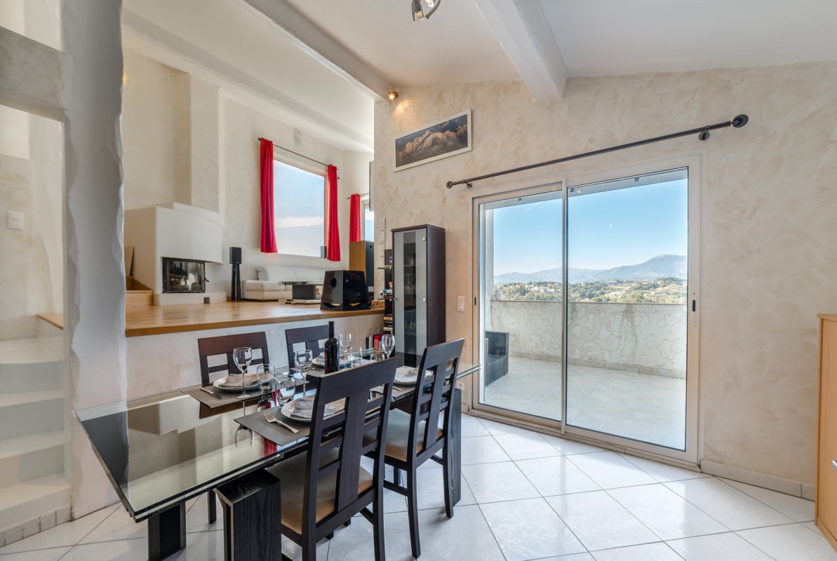 For sale Apartment 74m&#178; in Cagnes sur Mer Alpes Maritimes. Apartment, 2 bedrooms, double pane windows, fireplace, air conditioning, terrace, north oriented, south oriented, sea views. Price to Buy a Apartment is 405000 EUR. In Cagnes sur Mer for sale Apartment. Apartment was published on sales list 4.3.2020 1707344. Selling Apartment in Cagnes sur Mer Alpes Maritimes, France.
