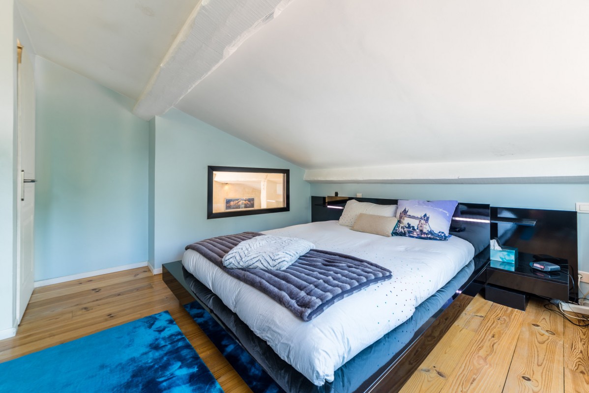 For sale Apartment 74m&#178; in Cagnes sur Mer Alpes Maritimes. Apartment, 2 bedrooms, double pane windows, fireplace, air conditioning, terrace, north oriented, south oriented, sea views. Price to Buy a Apartment is 405000 EUR. In Cagnes sur Mer for sale Apartment. Apartment was published on sales list 4.3.2020 1707344. Selling Apartment in Cagnes sur Mer Alpes Maritimes, France.