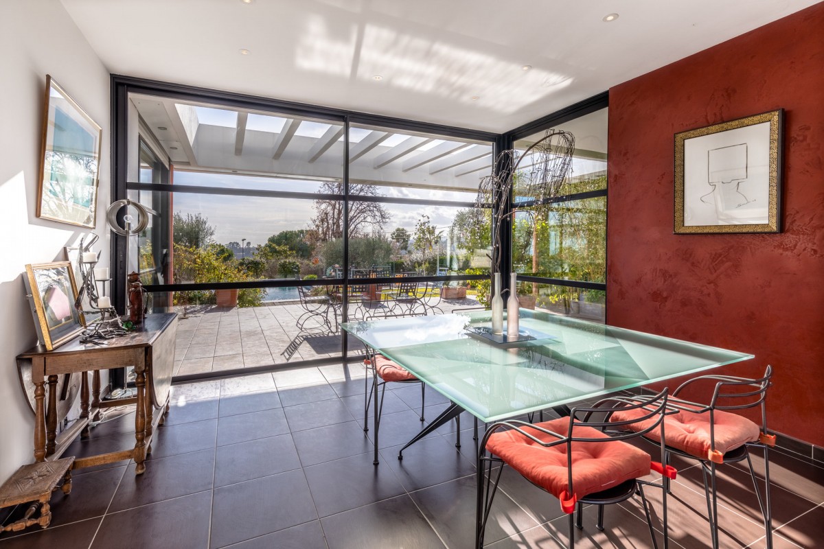 For sale Villa in Cagnes sur Mer Alpes Maritimes. Villa,, fireplace, swimming pool, terrace, east oriented, south oriented, west orientation, sea views. Price to Buy a Villa is 1840000 EUR. In Cagnes sur Mer for sale Villa. Villa was published on sales list 4.3.2020 1707347. Selling Villa in Cagnes sur Mer Alpes Maritimes, France.