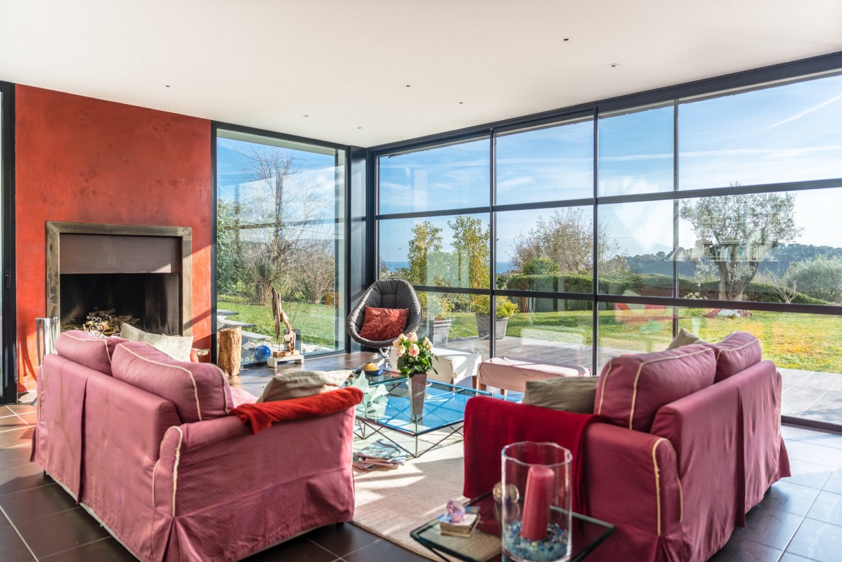 For sale Villa in Cagnes sur Mer Alpes Maritimes. Villa,, fireplace, swimming pool, terrace, east oriented, south oriented, west orientation, sea views. Price to Buy a Villa is 1840000 EUR. In Cagnes sur Mer for sale Villa. Villa was published on sales list 4.3.2020 1707347. Selling Villa in Cagnes sur Mer Alpes Maritimes, France.