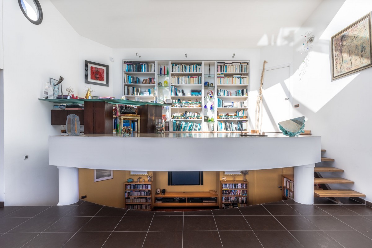 For sale Villa in Cagnes sur Mer Alpes Maritimes. Villa,, fireplace, swimming pool, terrace, east oriented, south oriented, west orientation, sea views. Price to Buy a Villa is 1840000 EUR. In Cagnes sur Mer for sale Villa. Villa was published on sales list 4.3.2020 1707347. Selling Villa in Cagnes sur Mer Alpes Maritimes, France.