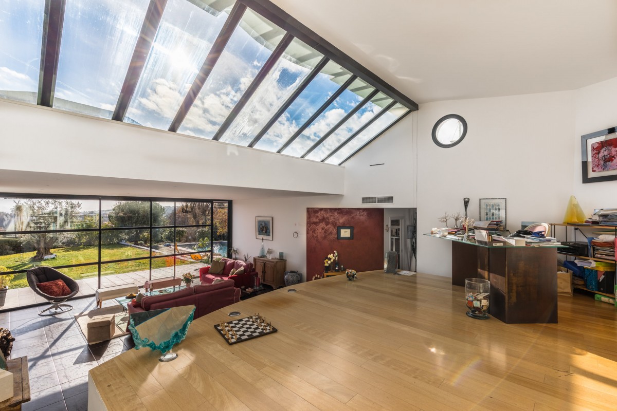 For sale Villa in Cagnes sur Mer Alpes Maritimes. Villa,, fireplace, swimming pool, terrace, east oriented, south oriented, west orientation, sea views. Price to Buy a Villa is 1840000 EUR. In Cagnes sur Mer for sale Villa. Villa was published on sales list 4.3.2020 1707347. Selling Villa in Cagnes sur Mer Alpes Maritimes, France.