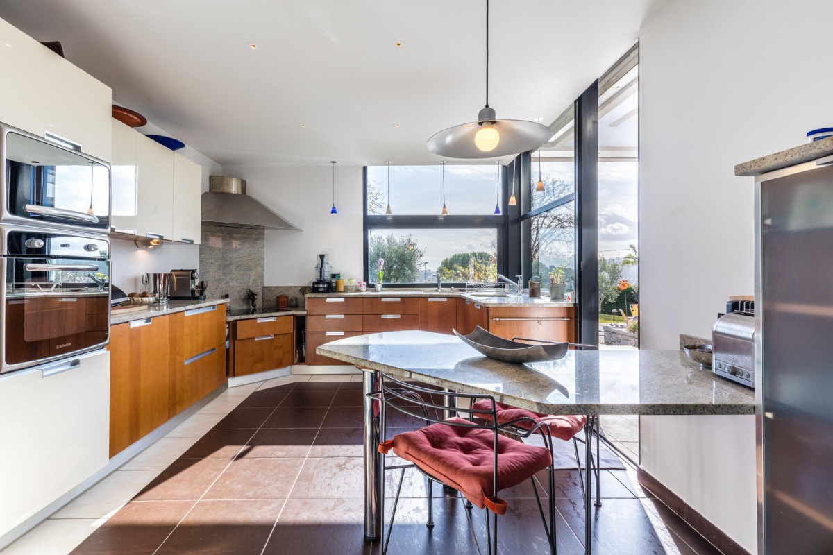 For sale Villa in Cagnes sur Mer Alpes Maritimes. Villa,, fireplace, swimming pool, terrace, east oriented, south oriented, west orientation, sea views. Price to Buy a Villa is 1840000 EUR. In Cagnes sur Mer for sale Villa. Villa was published on sales list 4.3.2020 1707347. Selling Villa in Cagnes sur Mer Alpes Maritimes, France.