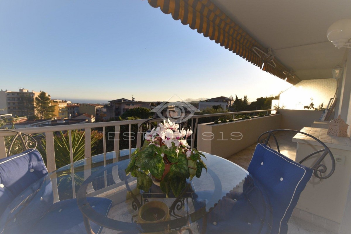 Apartamento T 1 para venda em Le Cannet, França Alpes Marítimos à venda. À venda apartamento 52m² - T 1 1 banheiro janela de duas folhas, terraço, orientação oeste, vista para o mar, 269500 EUR 4.3.2020 1707427.