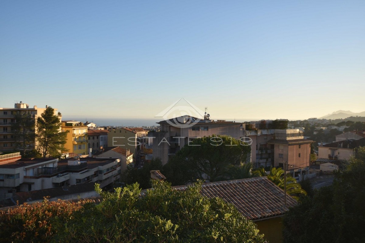 Apartamento T 1 para venda em Le Cannet, França Alpes Marítimos à venda. À venda apartamento 52m² - T 1 1 banheiro janela de duas folhas, terraço, orientação oeste, vista para o mar, 269500 EUR 4.3.2020 1707427.