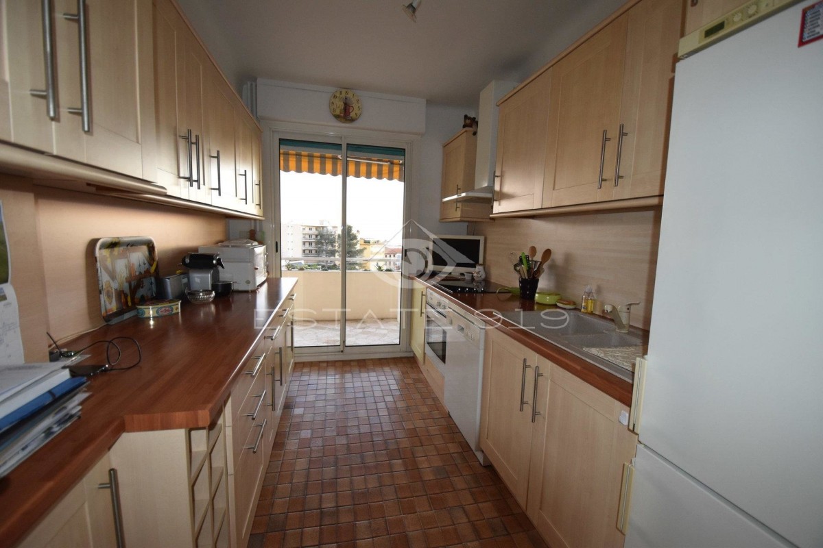 Apartamento T 1 para venda em Le Cannet, França Alpes Marítimos à venda. À venda apartamento 52m² - T 1 1 banheiro janela de duas folhas, terraço, orientação oeste, vista para o mar, 269500 EUR 4.3.2020 1707427.