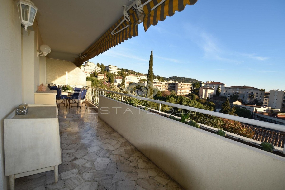 Apartamento T 1 para venda em Le Cannet, França Alpes Marítimos à venda. À venda apartamento 52m² - T 1 1 banheiro janela de duas folhas, terraço, orientação oeste, vista para o mar, 269500 EUR 4.3.2020 1707427.