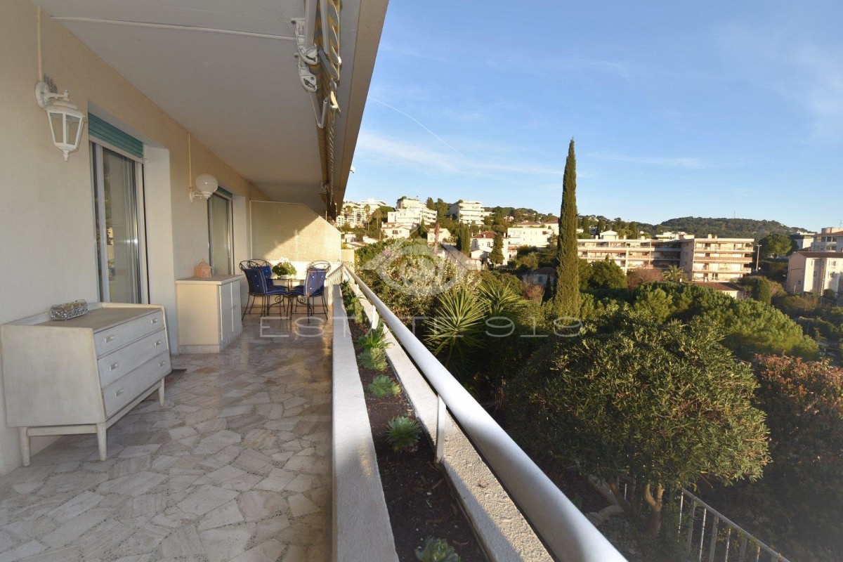 Apartamento T 1 para venda em Le Cannet, França Alpes Marítimos à venda. À venda apartamento 52m² - T 1 1 banheiro janela de duas folhas, terraço, orientação oeste, vista para o mar, 269500 EUR 4.3.2020 1707427.