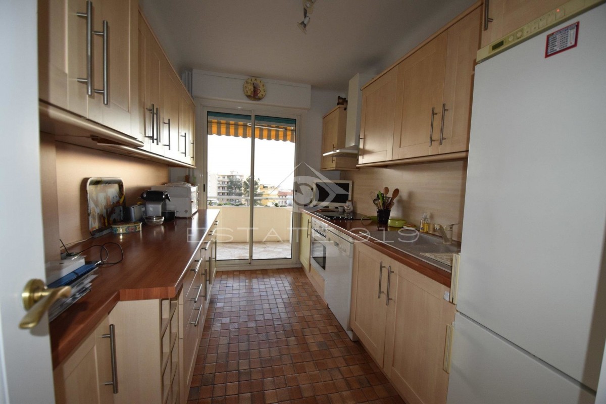 Apartamento T 1 para venda em Le Cannet, França Alpes Marítimos à venda. À venda apartamento 52m² - T 1 1 banheiro janela de duas folhas, terraço, orientação oeste, vista para o mar, 269500 EUR 4.3.2020 1707427.