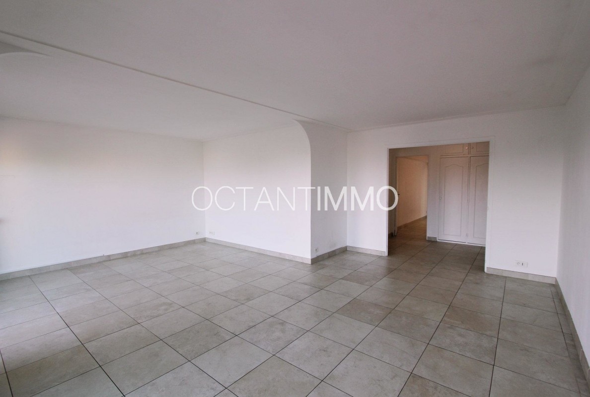 Antibes'de 92m&#178; kiralık 2+1 çift camlı pencere, klima, teras, batı yönünde, güney yönünde daire - Yurt dışında yaşama planlarınızı hayata geçirin. Antibes'de - Fransa'da'da sizin için en uygun emlak ilanlarını buradan bulabilirsiniz. 1240 EUR 5.3.2020, 1707501