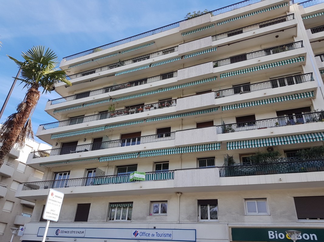 Antibes'de 50m&#178; kiralık 1+1 çift camlı pencere, klima, bulaşık makinesi, teras, güney yönünde, park manzarası daire - Yurt dışında yaşama planlarınızı hayata geçirin. Antibes'de - Fransa'da'da sizin için en uygun emlak ilanlarını buradan bulabilirsiniz. 880 EUR 5.3.2020, 1707650