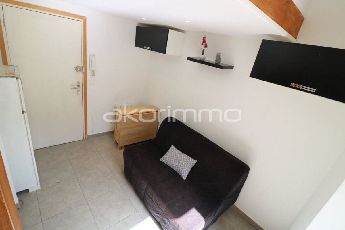 Uthyres lägenhet i Nice Frankrike Alpes Maritimes. Långtidsuthyrning möblerad eller omöblerad lägenhet. Uthyrning av en lägenhet i Nice 38m&#178; 3:a terrass, trädgård, sydlig riktning, utsikt över trädgården, Frankrike 830 EUR 5.3.2020, 1707658. Ledig lägenhet att hyra i andra hand i Nice.