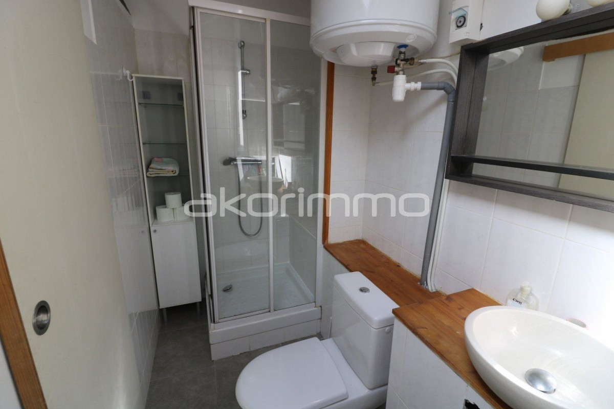 Uthyres lägenhet i Nice Frankrike Alpes Maritimes. Långtidsuthyrning möblerad eller omöblerad lägenhet. Uthyrning av en lägenhet i Nice 38m&#178; 3:a terrass, trädgård, sydlig riktning, utsikt över trädgården, Frankrike 830 EUR 5.3.2020, 1707658. Ledig lägenhet att hyra i andra hand i Nice.