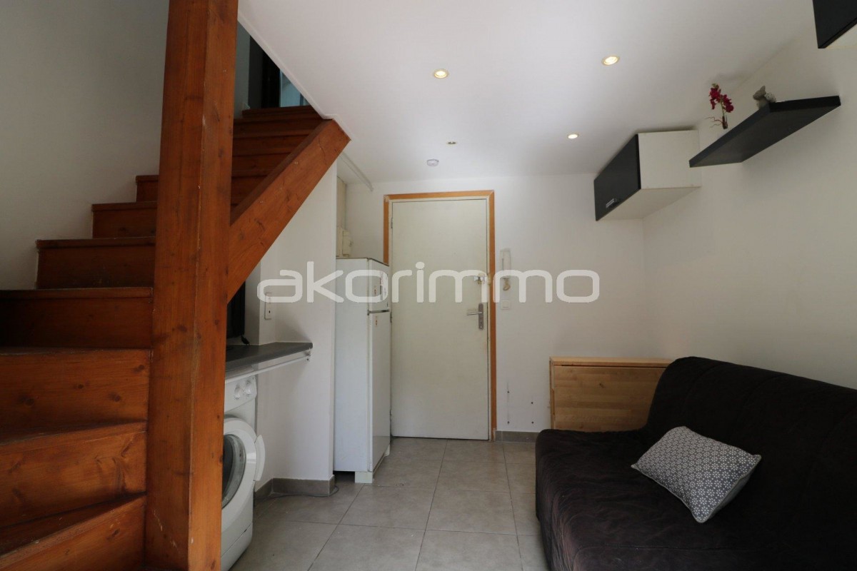 Uthyres lägenhet i Nice Frankrike Alpes Maritimes. Långtidsuthyrning möblerad eller omöblerad lägenhet. Uthyrning av en lägenhet i Nice 38m&#178; 3:a terrass, trädgård, sydlig riktning, utsikt över trädgården, Frankrike 830 EUR 5.3.2020, 1707658. Ledig lägenhet att hyra i andra hand i Nice.