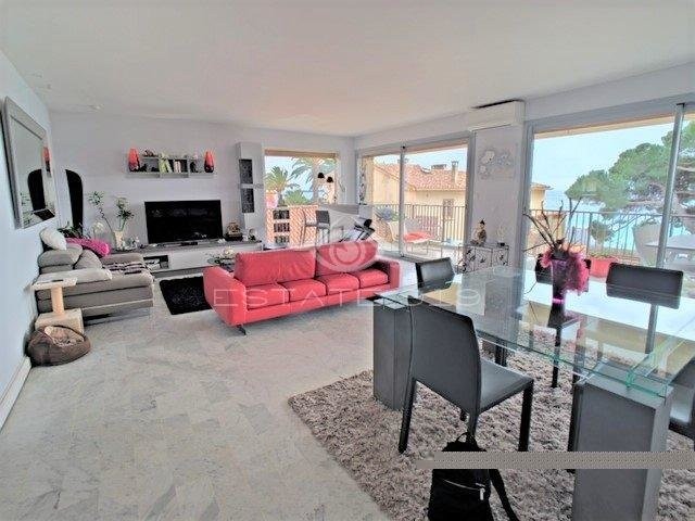 Mid to Long-Term rent apartment in Cannes 2290 EUR. Search landlords, facilitates for long-term home rental from agents in Cannes Alpes Maritimes. Apartment 3 bedrooms 112m² double pane windows, air conditioning, terrace, east oriented, north oriented, west orientation, sea views. Liveonriviera.com one of leading accommodation marketplaces for unfurnished and furnished long term rentals. This apartment in Cannes is 7.3.2020, 1707868.