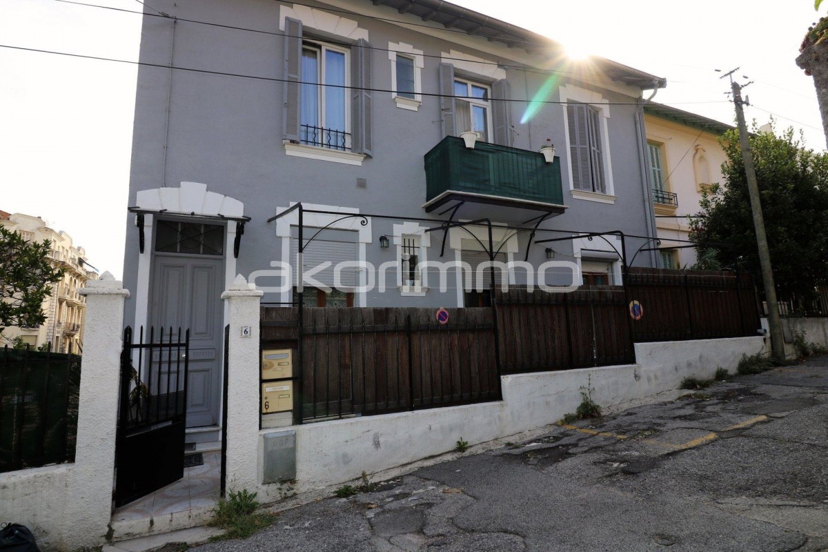 Appartement te huur in Nice Cote d'Azur - Zuid Frankrijk. Appartement, gemeubileerde en ongemeubileerde woningen te huur voor Lange Termijn 4 kamers 60m&#178; in Frankrijk, Cote d'Azur - Zuid Frankrijk, Nice. Woningen voor jaarlijkse termijn te huur in Nice Cote d'Azur - Zuid Frankrijk, dubbele beglazing, vaatwasser, bemeubeld, terras, oostelijk georiënteerd, zuidelijk georiënteerd,, 3 slaapkamers 7.3.2020, 1707881, 1600 EUR