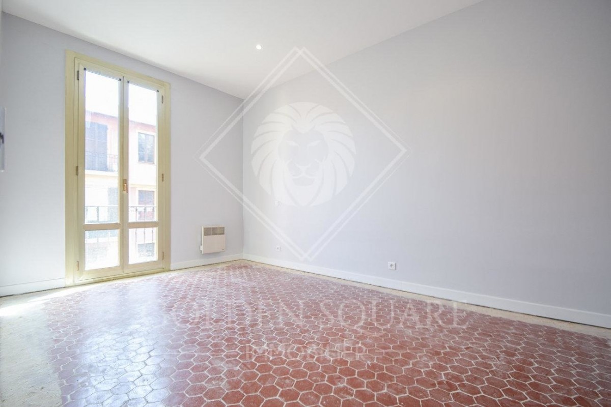 Vendesi Appartamento a Roquebrune Cap Martin in Francia In vendita Appartamento di con orientamento est, orientamento ovest, vista sulla città e 4 vani a Roquebrune Cap Martin Appartamento a Roquebrune Cap Martin in vendita, con con orientamento est, orientamento ovest, vista sulla città e 4 vani 3 vani 11.3.2020, 1707956, 390000 EUR