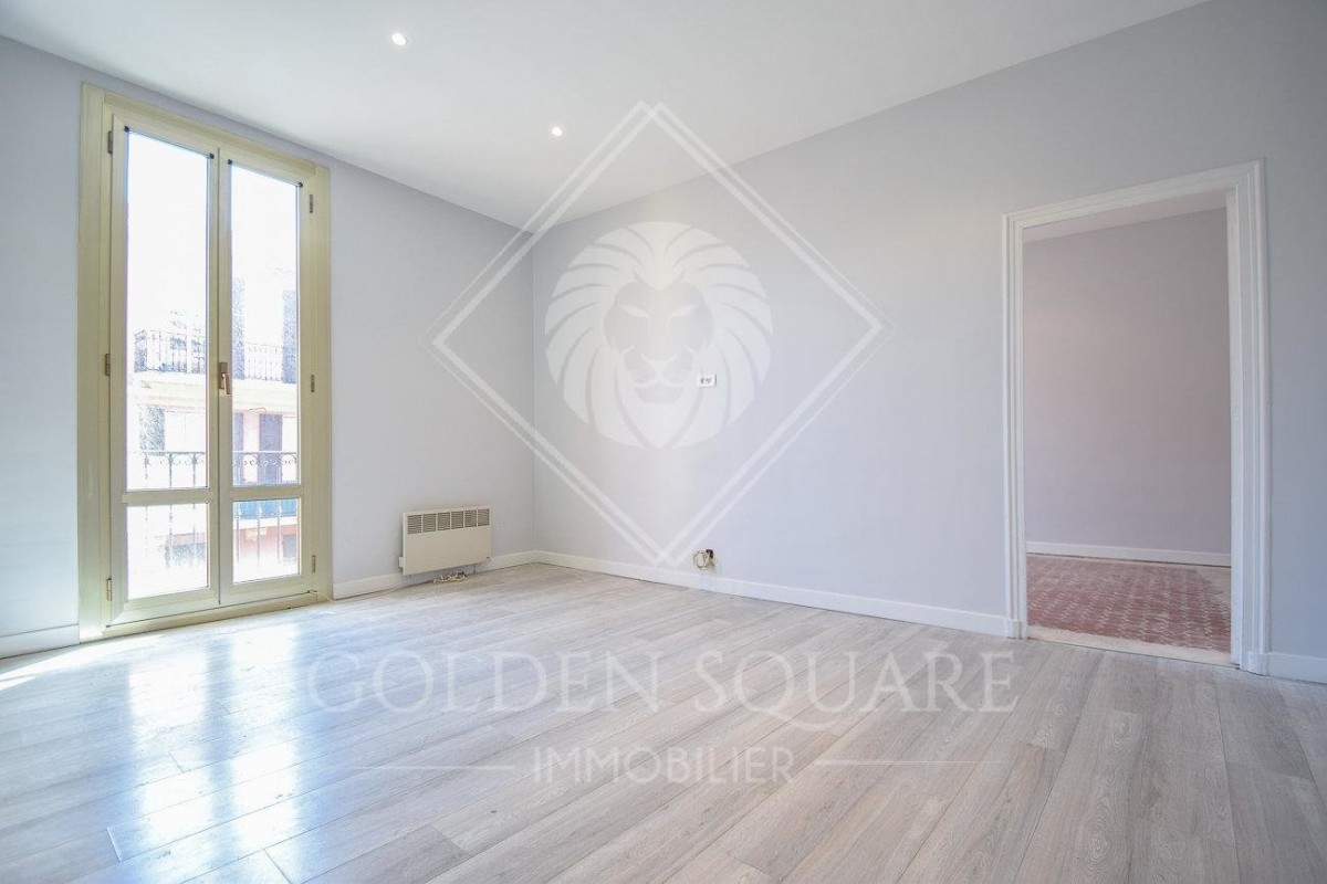 Vendesi Appartamento a Roquebrune Cap Martin in Francia In vendita Appartamento di con orientamento est, orientamento ovest, vista sulla città e 4 vani a Roquebrune Cap Martin Appartamento a Roquebrune Cap Martin in vendita, con con orientamento est, orientamento ovest, vista sulla città e 4 vani 3 vani 11.3.2020, 1707956, 390000 EUR