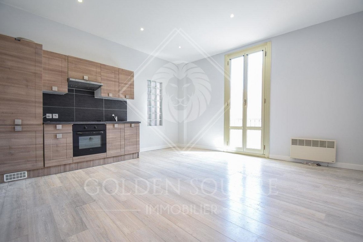 Vendesi Appartamento a Roquebrune Cap Martin in Francia In vendita Appartamento di con orientamento est, orientamento ovest, vista sulla città e 4 vani a Roquebrune Cap Martin Appartamento a Roquebrune Cap Martin in vendita, con con orientamento est, orientamento ovest, vista sulla città e 4 vani 3 vani 11.3.2020, 1707956, 390000 EUR