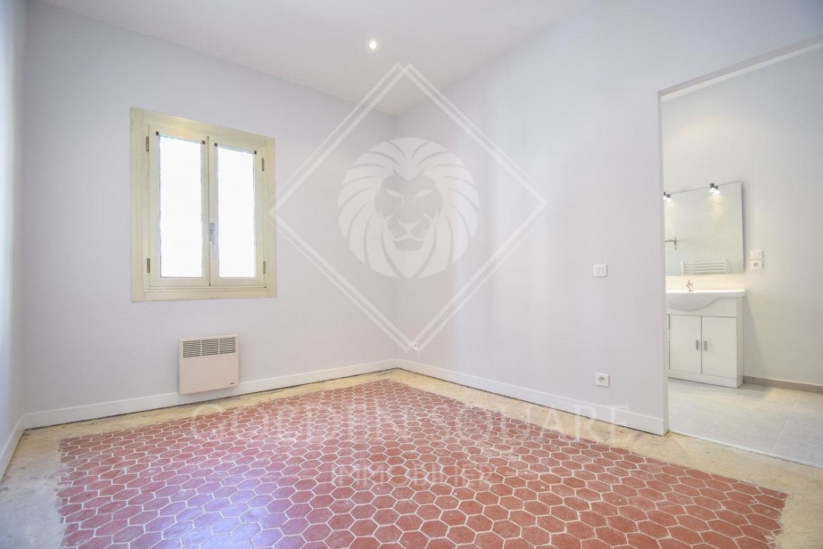 Vendesi Appartamento a Roquebrune Cap Martin in Francia In vendita Appartamento di con orientamento est, orientamento ovest, vista sulla città e 4 vani a Roquebrune Cap Martin Appartamento a Roquebrune Cap Martin in vendita, con con orientamento est, orientamento ovest, vista sulla città e 4 vani 3 vani 11.3.2020, 1707956, 390000 EUR