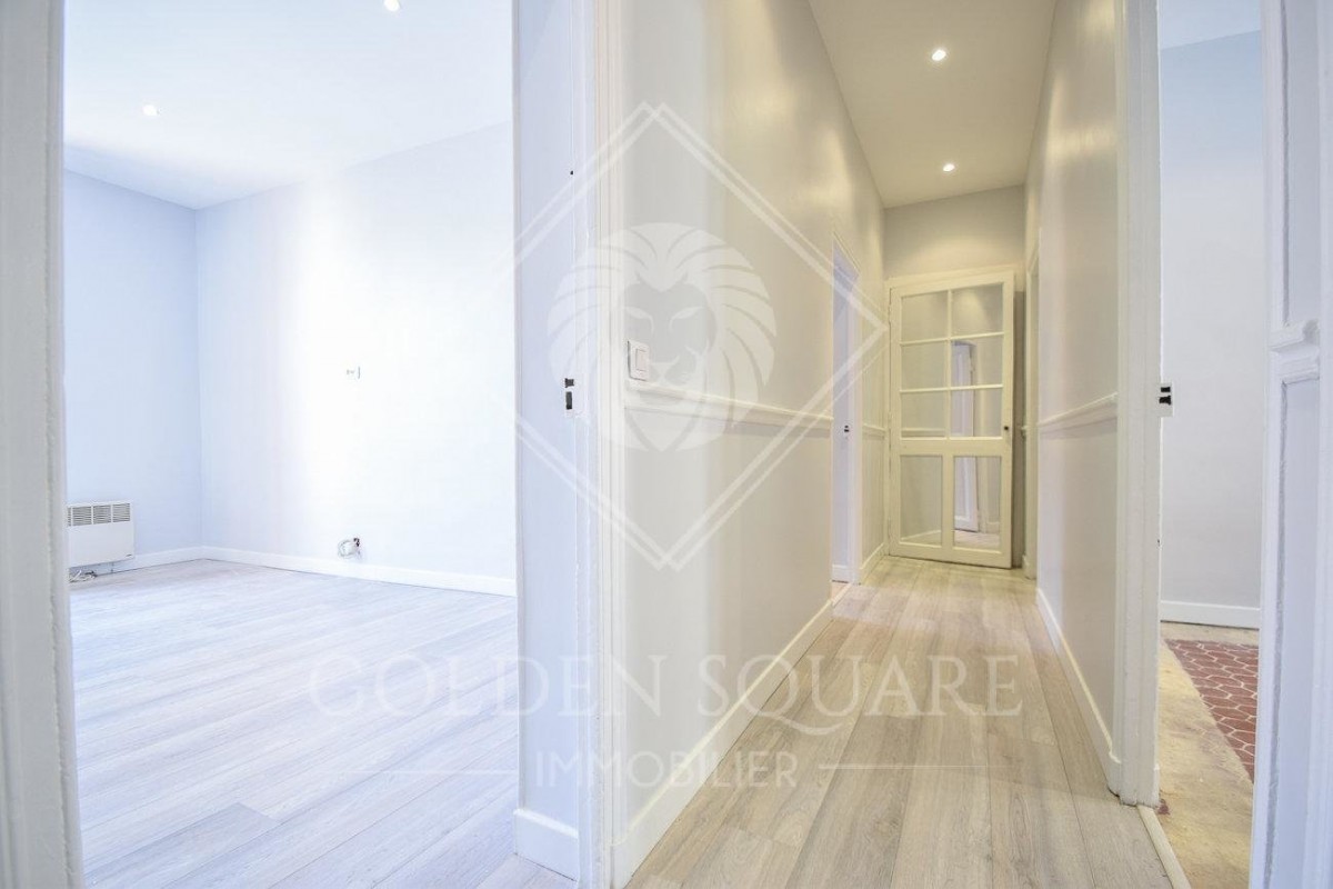 Vendesi Appartamento a Roquebrune Cap Martin in Francia In vendita Appartamento di con orientamento est, orientamento ovest, vista sulla città e 4 vani a Roquebrune Cap Martin Appartamento a Roquebrune Cap Martin in vendita, con con orientamento est, orientamento ovest, vista sulla città e 4 vani 3 vani 11.3.2020, 1707956, 390000 EUR