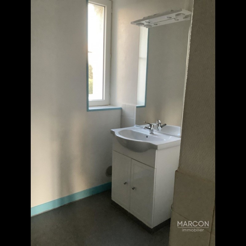 Pronájem bytu 2+1 66m² 2 ložnice v Lavaveix-les-Mines,, Francii. Pronájem bytu 66m² v Lavaveix-les-Mines - Francii. Největší nabídka dlouhodobých pronájmů - Francii. Nemovitost je pronajímána Marcon Immobilier Aubusson v Lavaveix-les-Mines Francii 300 EUR 13.3.2020, 1708036