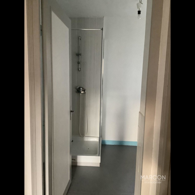 Pronájem bytu 2+1 66m² 2 ložnice v Lavaveix-les-Mines,, Francii. Pronájem bytu 66m² v Lavaveix-les-Mines - Francii. Největší nabídka dlouhodobých pronájmů - Francii. Nemovitost je pronajímána Marcon Immobilier Aubusson v Lavaveix-les-Mines Francii 300 EUR 13.3.2020, 1708036