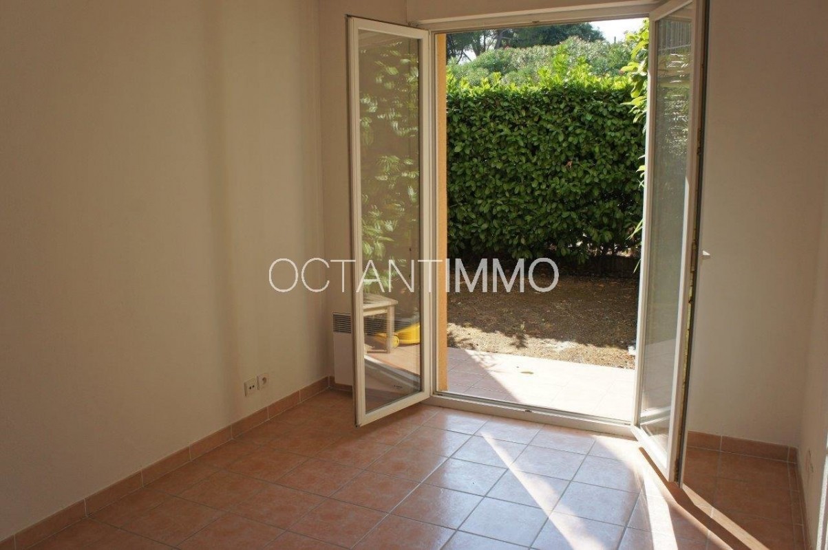 Pronájem bytu 3+1 69m² 2 ložnice dvojitá okna, bazén, východní orientace, jižní orientace, výhledy na moře v Biot, Alpes Maritimes, Francii. Pronájem bytu 69m² v Biot - Francii. Největší nabídka dlouhodobých pronájmů - Francii. Nemovitost je pronajímána Octantimmo v Biot Francii 1348 EUR 13.3.2020, 1708045