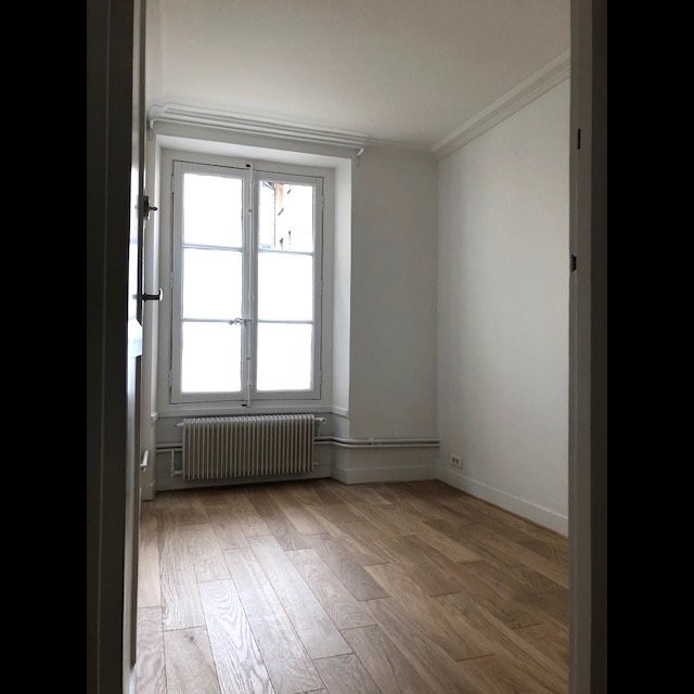 Pronájem bytu 3+1 71m² 2 ložnice jižní orientace v Paříži, Ile-de-France, Francii. Pronájem bytu 71m² v Paříži - Francii. Největší nabídka dlouhodobých pronájmů - Francii. Nemovitost je pronajímána Agence Dauphine Rive Gauche Paris 7 v Paříži Francii 2830 EUR 13.3.2020, 1708046