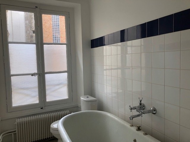 Pronájem bytu 3+1 71m² 2 ložnice jižní orientace v Paříži, Ile-de-France, Francii. Pronájem bytu 71m² v Paříži - Francii. Největší nabídka dlouhodobých pronájmů - Francii. Nemovitost je pronajímána Agence Dauphine Rive Gauche Paris 7 v Paříži Francii 2830 EUR 13.3.2020, 1708046