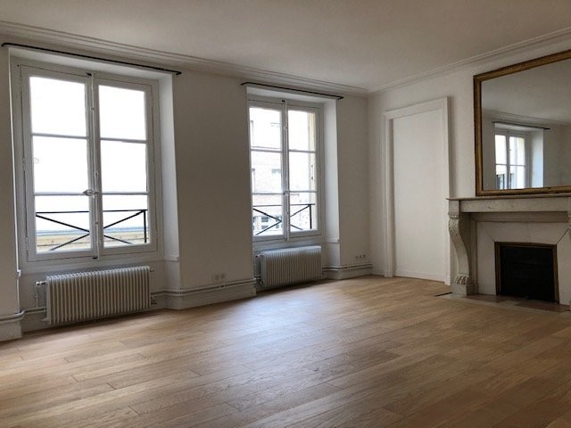 Pronájem bytu 3+1 71m² 2 ložnice jižní orientace v Paříži, Ile-de-France, Francii. Pronájem bytu 71m² v Paříži - Francii. Největší nabídka dlouhodobých pronájmů - Francii. Nemovitost je pronajímána Agence Dauphine Rive Gauche Paris 7 v Paříži Francii 2830 EUR 13.3.2020, 1708046