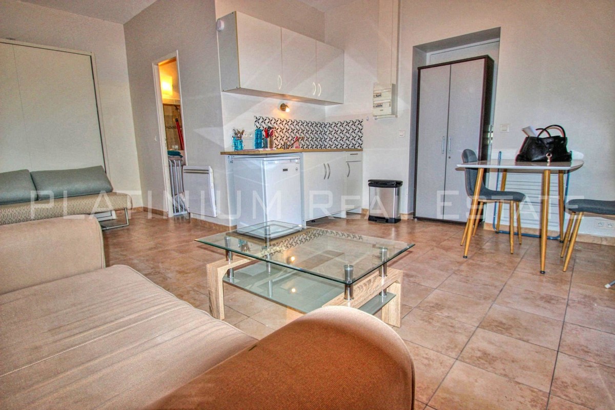 Prodej a koupě nemovitostí v Beaulieu-sur-Mer Alpes Maritimes. Prodej bytu 1+kk 25m&#178; 1+kk dvojitá okna v Beaulieu-sur-Mer Alpes Maritimes - Francii - Prodej bytu a dalších nemovitostí v Alpes Maritimes - Francii, 129900 EUR 13.3.2020 1708071