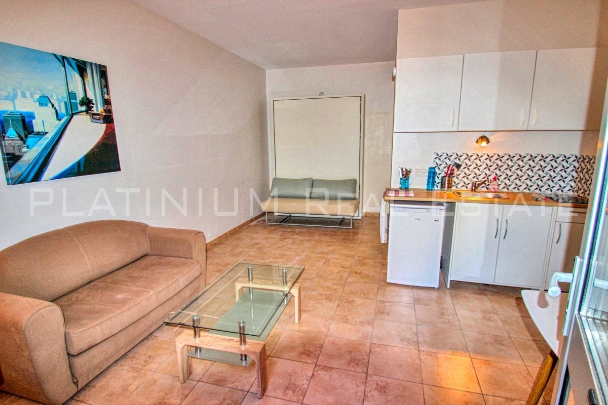 Prodej a koupě nemovitostí v Beaulieu-sur-Mer Alpes Maritimes. Prodej bytu 1+kk 25m&#178; 1+kk dvojitá okna v Beaulieu-sur-Mer Alpes Maritimes - Francii - Prodej bytu a dalších nemovitostí v Alpes Maritimes - Francii, 129900 EUR 13.3.2020 1708071