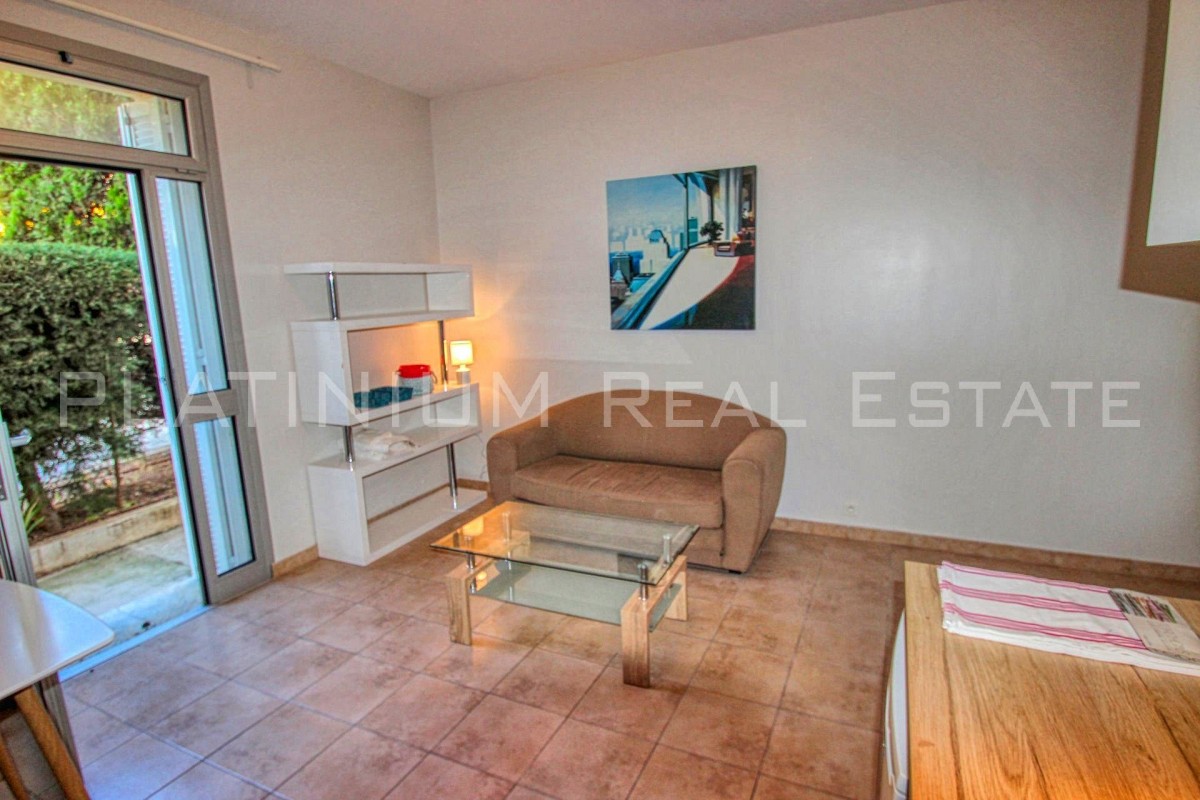 Prodej a koupě nemovitostí v Beaulieu-sur-Mer Alpes Maritimes. Prodej bytu 1+kk 25m&#178; 1+kk dvojitá okna v Beaulieu-sur-Mer Alpes Maritimes - Francii - Prodej bytu a dalších nemovitostí v Alpes Maritimes - Francii, 129900 EUR 13.3.2020 1708071