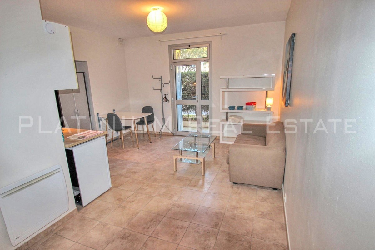 Prodej a koupě nemovitostí v Beaulieu-sur-Mer Alpes Maritimes. Prodej bytu 1+kk 25m&#178; 1+kk dvojitá okna v Beaulieu-sur-Mer Alpes Maritimes - Francii - Prodej bytu a dalších nemovitostí v Alpes Maritimes - Francii, 129900 EUR 13.3.2020 1708071