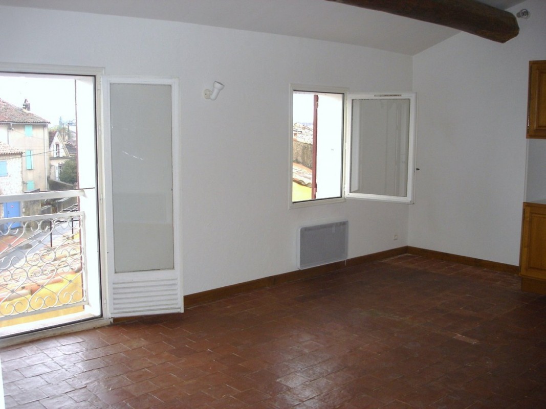 Affitto a lungo termine a Villelaure in Francia Disponibile Appartamento di 40m&#178; con in affitto a Villelaure Appartamento in affitto a lungo termine a Villelaure in Francia Affittasi Appartamento di 40m&#178; con e con 2 vani a Villelaure 13.3.2020, 1708099, 528 EUR