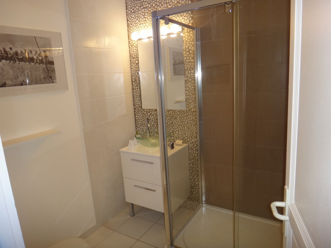 Pronájem bytu 1+kk 26m² 1+kk dvojitá okna, klimatizace, nemovitost je zařízena, západní orientace v Puyricard, Bouches-du-Rhône, Francii. Pronájem bytu 26m² v Puyricard - Francii. Největší nabídka dlouhodobých pronájmů - Francii. Nemovitost je pronajímána Aix Puyricard Immobilier v Puyricard Francii 650 EUR 13.3.2020, 1708105