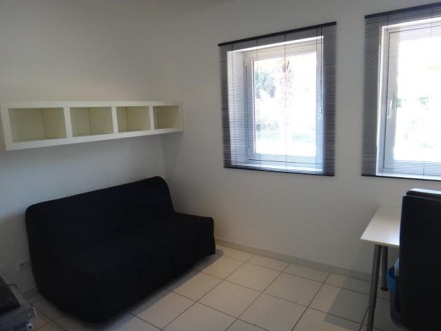 Pronájem bytu 1+kk 26m² 1+kk dvojitá okna, klimatizace, nemovitost je zařízena, západní orientace v Puyricard, Bouches-du-Rhône, Francii. Pronájem bytu 26m² v Puyricard - Francii. Největší nabídka dlouhodobých pronájmů - Francii. Nemovitost je pronajímána Aix Puyricard Immobilier v Puyricard Francii 650 EUR 13.3.2020, 1708105