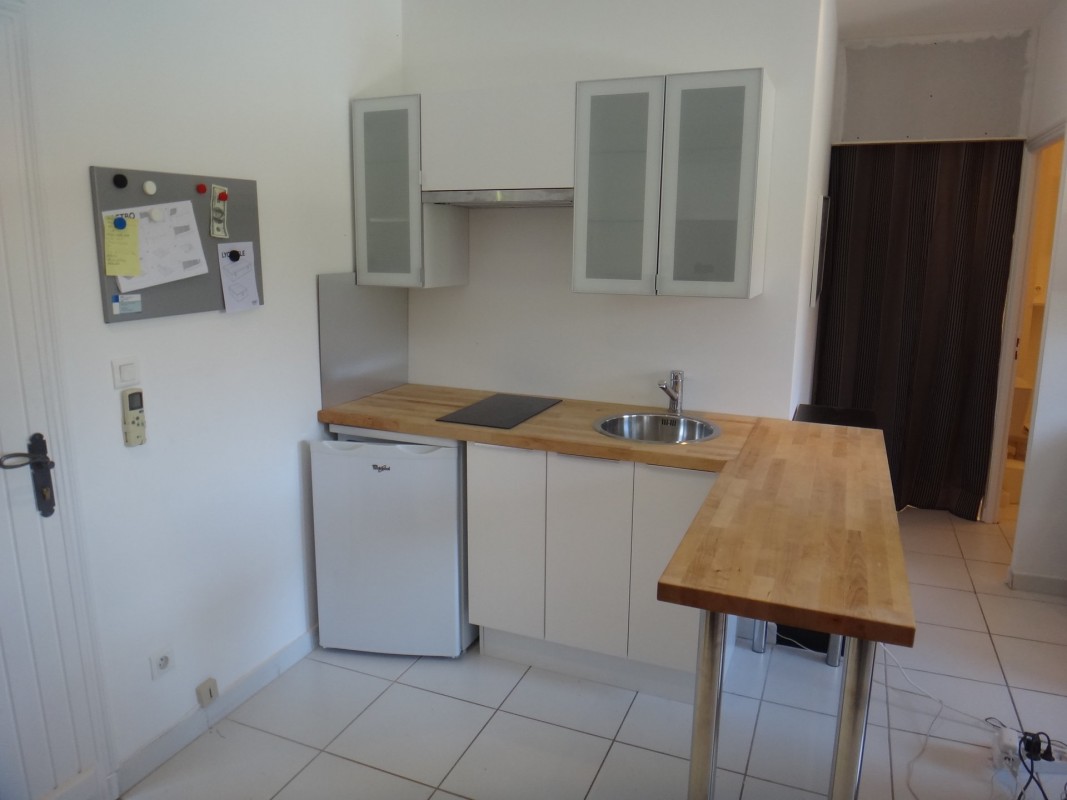 Pronájem bytu 1+kk 26m² 1+kk dvojitá okna, klimatizace, nemovitost je zařízena, západní orientace v Puyricard, Bouches-du-Rhône, Francii. Pronájem bytu 26m² v Puyricard - Francii. Největší nabídka dlouhodobých pronájmů - Francii. Nemovitost je pronajímána Aix Puyricard Immobilier v Puyricard Francii 650 EUR 13.3.2020, 1708105