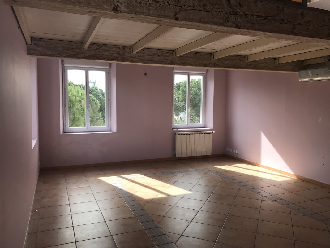 15th arrondissement of Marseille 100m² kiralık 2+1 teras, deniz manzarası daire - Yurt dışında yaşama planlarınızı hayata geçirin. 15th arrondissement of Marseille - Fransa'da'da sizin için en uygun emlak ilanlarını buradan bulabilirsiniz. 800 EUR 14.3.2020, 1708114