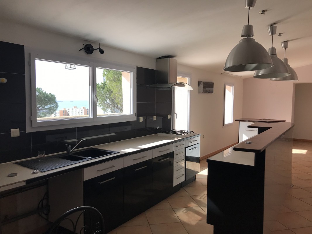 15th arrondissement of Marseille 100m² kiralık 2+1 teras, deniz manzarası daire - Yurt dışında yaşama planlarınızı hayata geçirin. 15th arrondissement of Marseille - Fransa'da'da sizin için en uygun emlak ilanlarını buradan bulabilirsiniz. 800 EUR 14.3.2020, 1708114