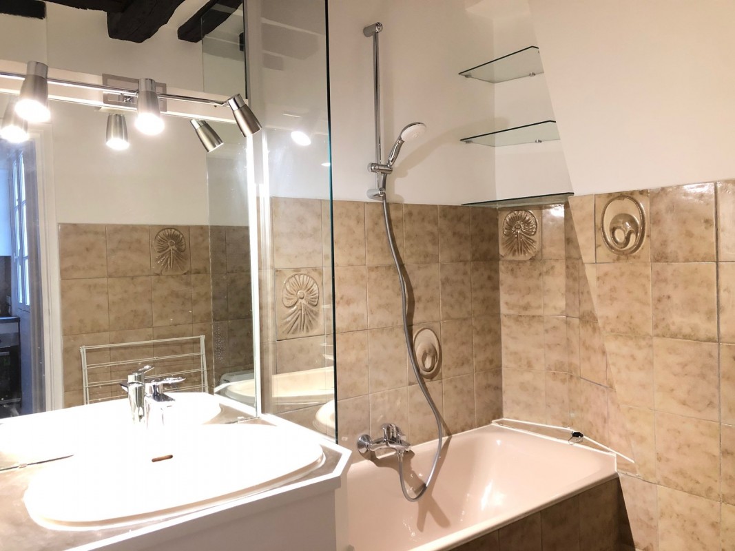 Paris'te 42m² kiralık 1 oda çift camlı pencere, eşyalı, batı yönünde, güney yönünde daire - Yurt dışında yaşama planlarınızı hayata geçirin. Paris'te - Fransa'da'da sizin için en uygun emlak ilanlarını buradan bulabilirsiniz. 1420 EUR 14.3.2020, 1708146