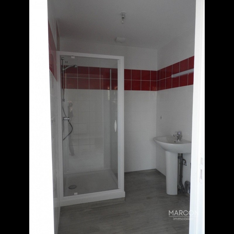 Aubusson 50m² kiralık 1+1 çift camlı pencere daire - Yurt dışında yaşama planlarınızı hayata geçirin. Aubusson - Fransa'da'da sizin için en uygun emlak ilanlarını buradan bulabilirsiniz. 303 EUR 18.3.2020, 1708221